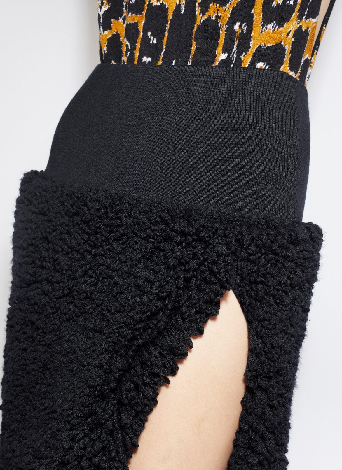 SLIT SKIRT IN KNITTED FUR ALAÏA BLACK SLIT SKIRT IN KNITTED FUR
